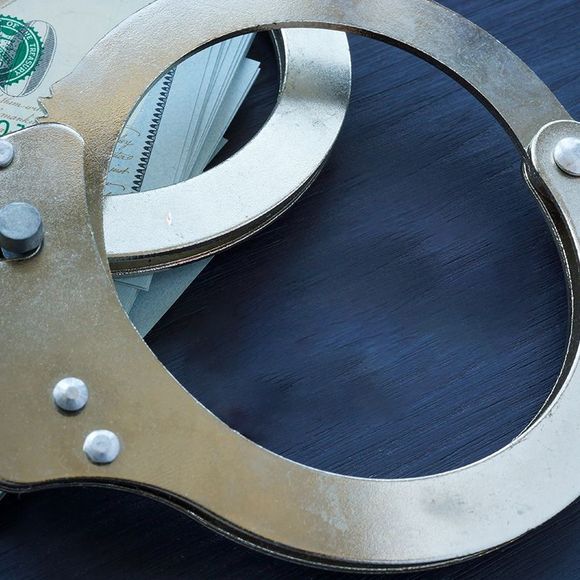 Handcuff Handcuff
