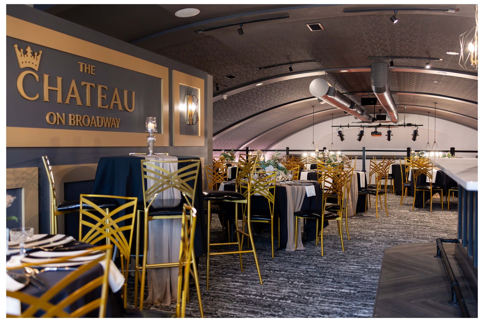 A restaurant with a sign that says the chateau on it