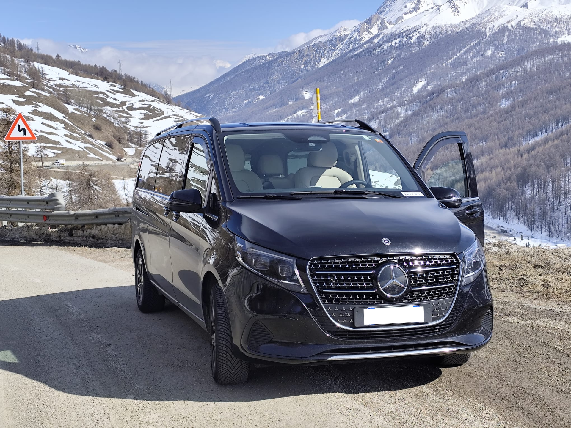 Van Mercedes NCC per transfer privati, gruppi e viaggi confortevoli