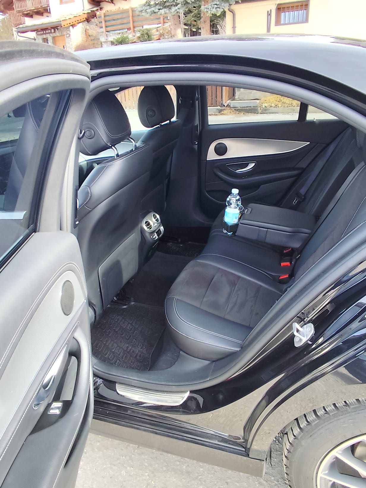 Viaggio privato con autista NCC su auto confortevole