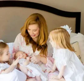 beautiful-gift-photography-newborn-and-maternity-service-img