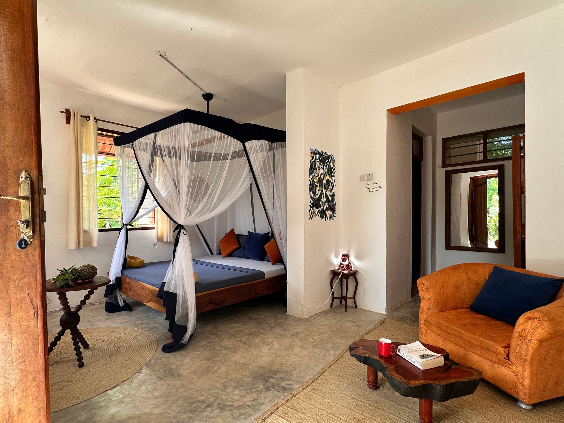Bedroom for 2 persons, double bed, terrace with tropical garden view, ceiling fan