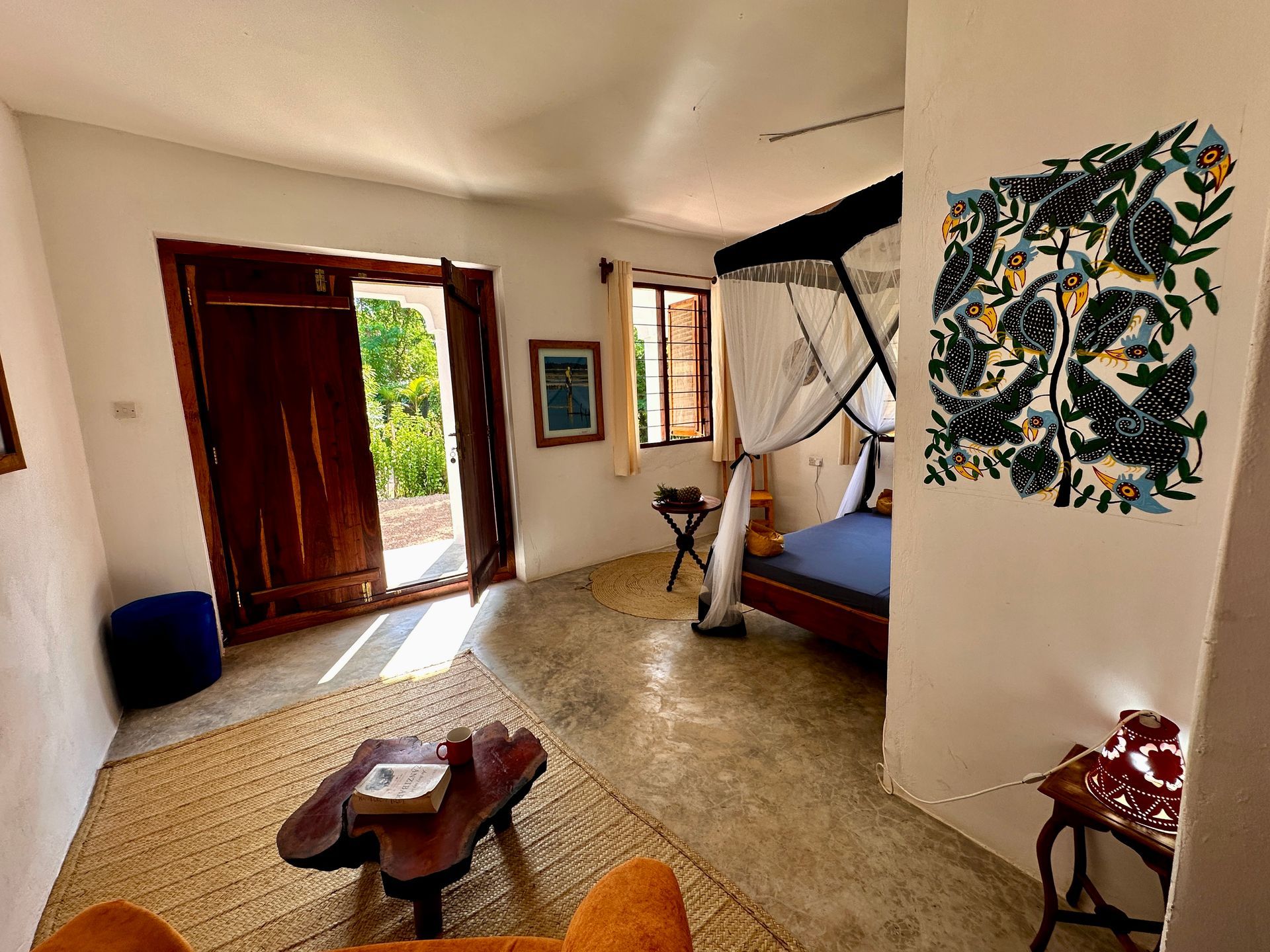 Bedroom for 2 persons, double bed, terrace with tropical garden view, ceiling fan