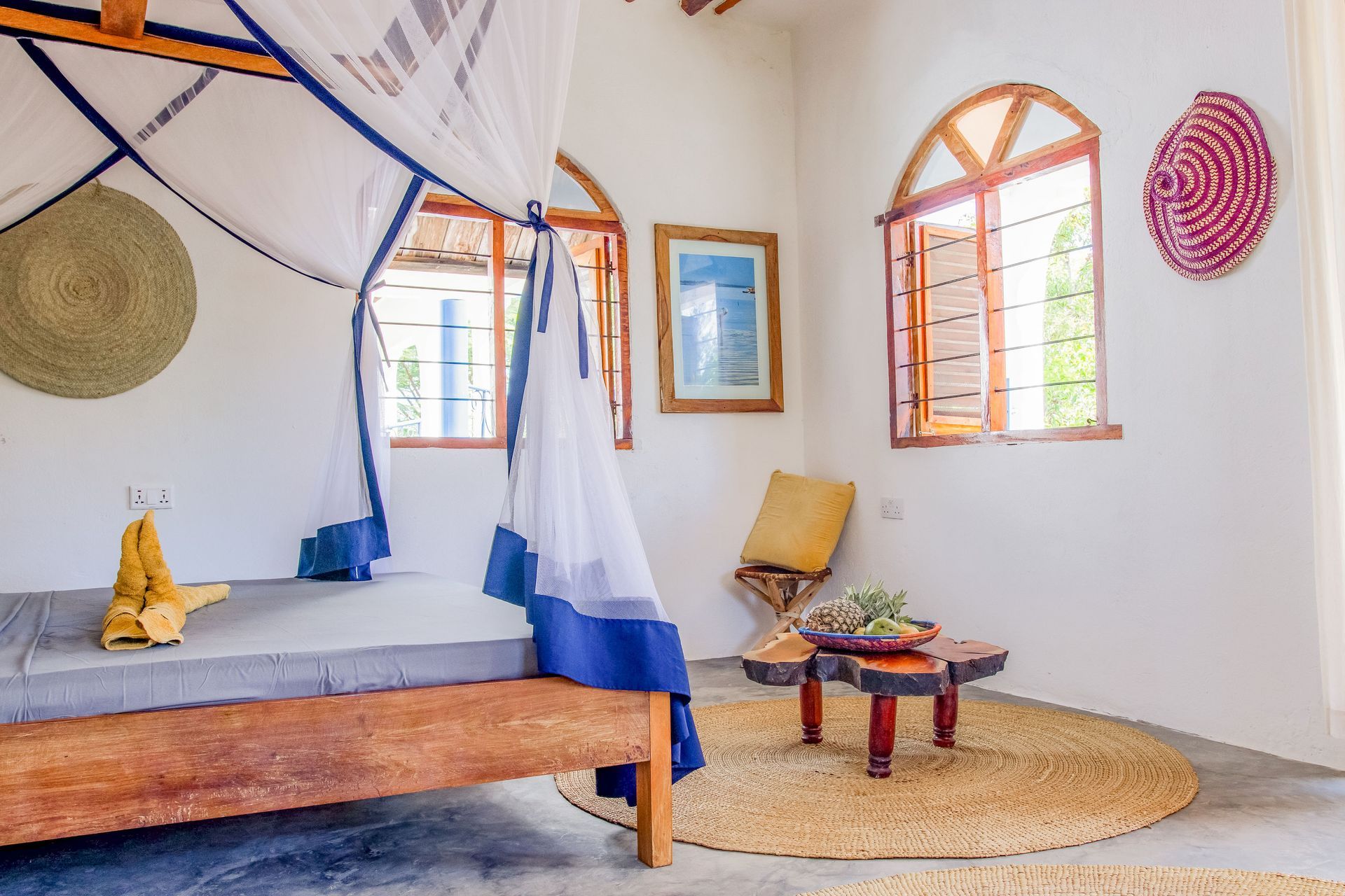 Bedroom for 2 persons, double bed, balcony with tropical garden view, ceiling fan