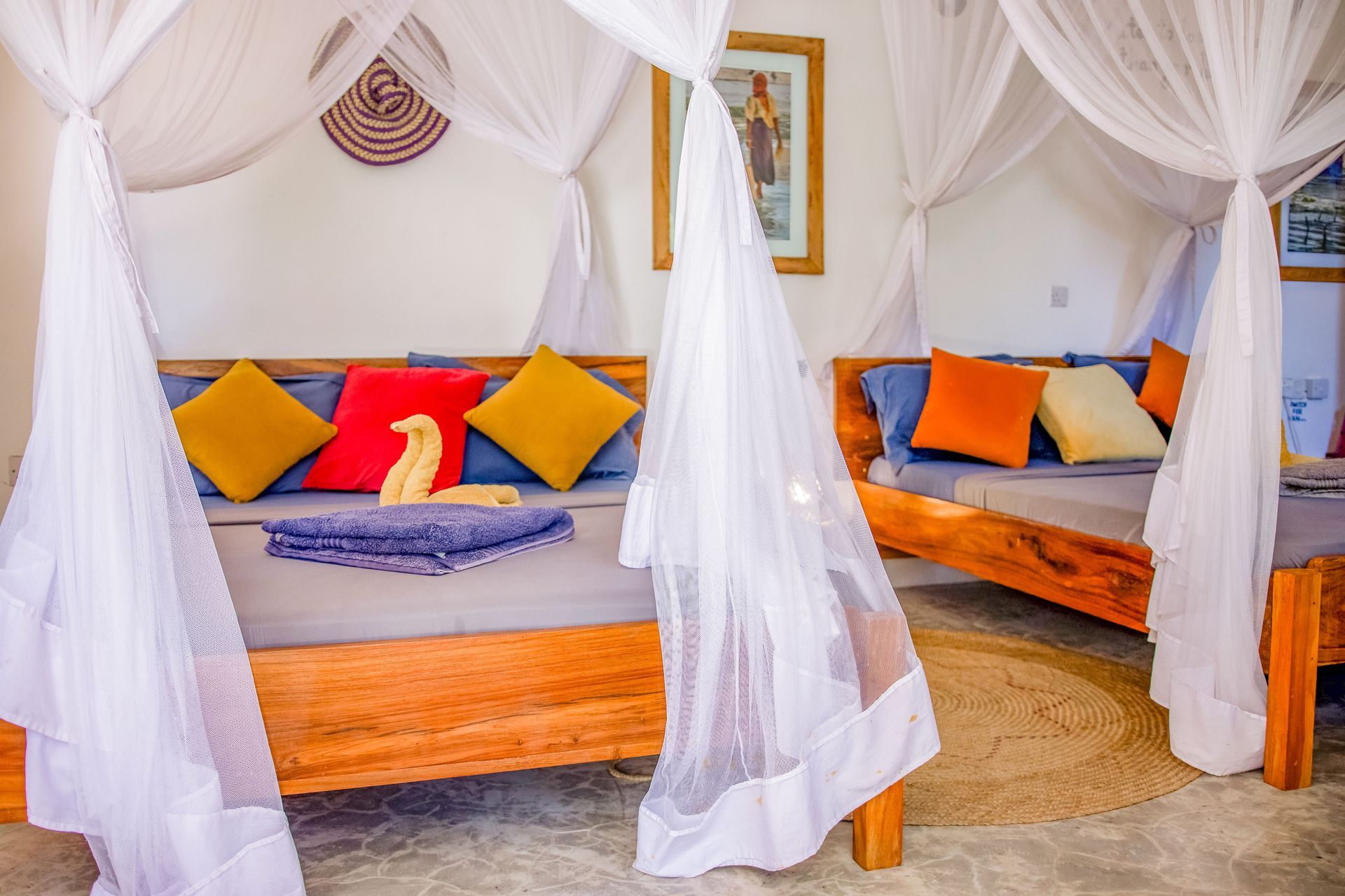 Bedroom for 4 persons, 2 double beds, terrace with swimming pool view, ceiling fan