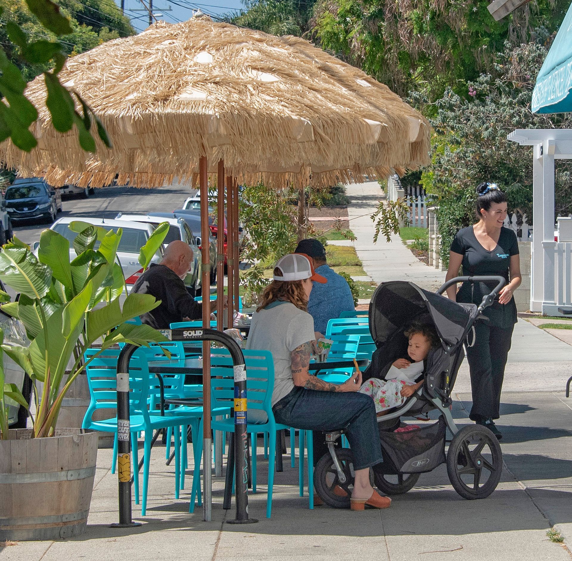 patio street dining