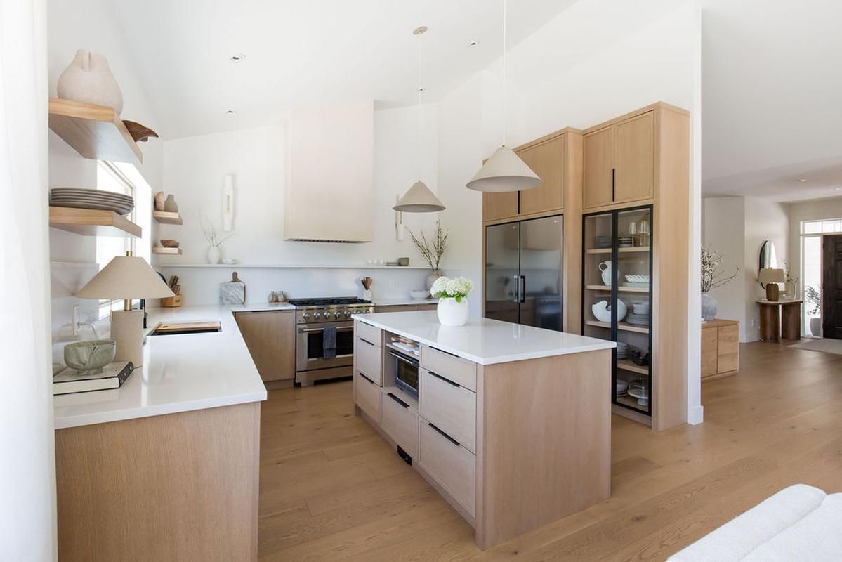 Tailored kitchen
Custom design
Custom design elements
Personalized storage solutions
Custom-built breakfast nook
Breakfast nook
Seating area
Custom seating area
Handcrafted
Handcrafted tiles
Handcrafted cabinetry