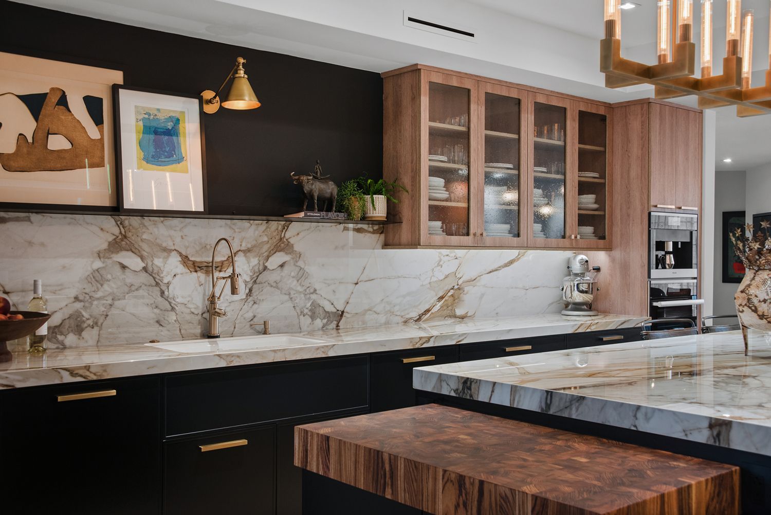 Elegant kitchen featuring marble countertops and backsplash, highlighting the natural stone trend in 2025 luxury kitchens.
seamless elegance
durability and easy maintenance

