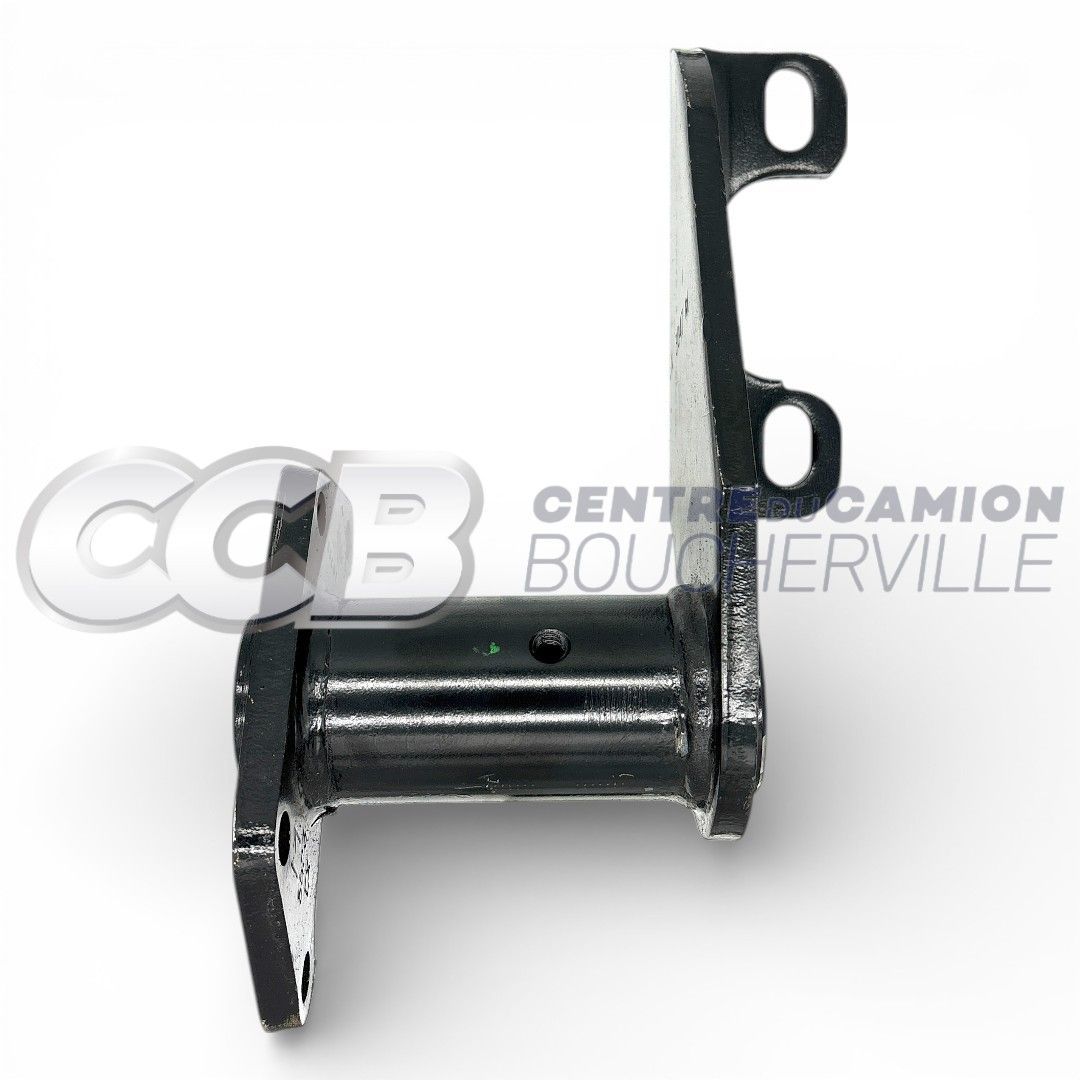 Support de suspension de camion en métal noir avec trous de fixation sur fond blanc.