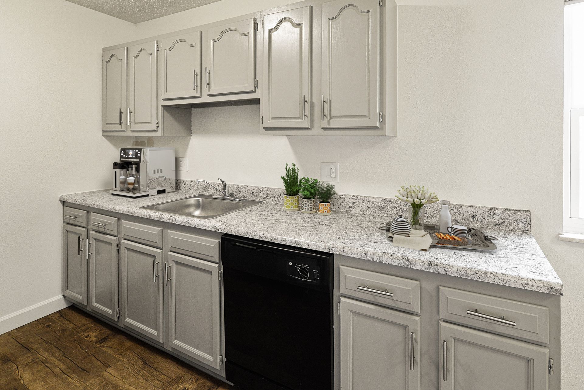 kitchen at metro apartments bethalto