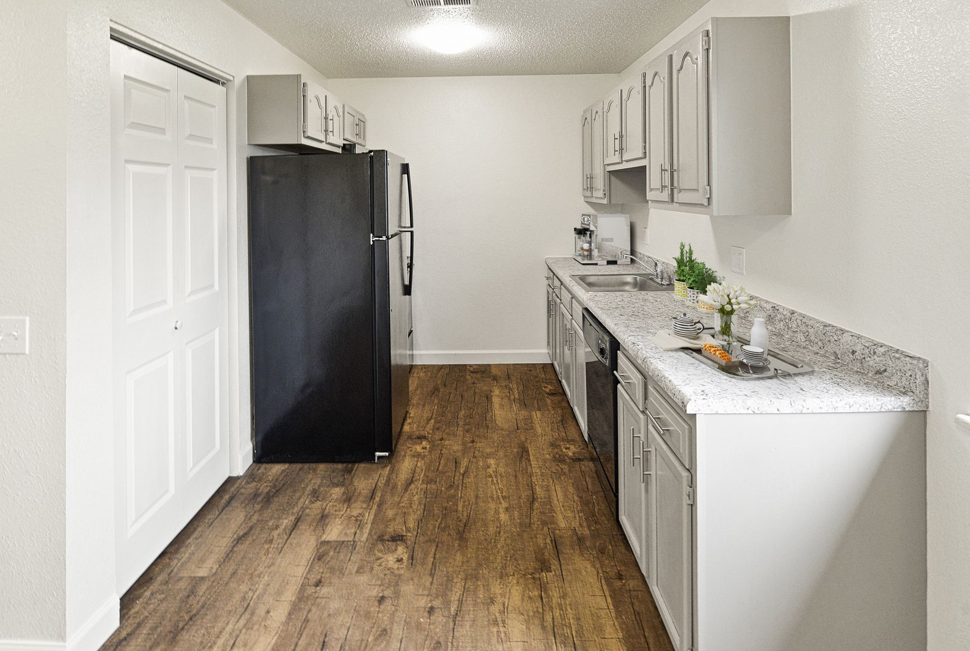 staged kitchen in bethalto