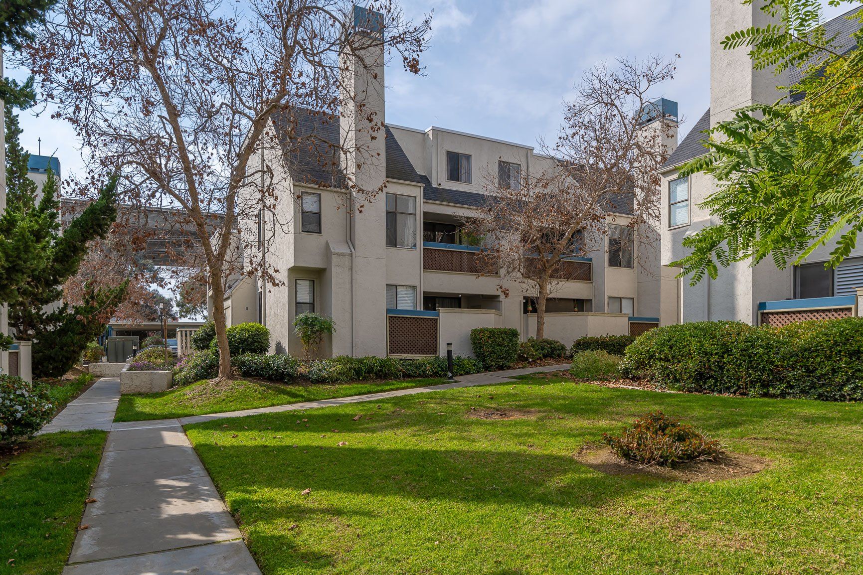 Photo of apartment complex exterior