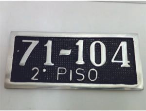 Fabricación de placas para nomenclatura en todos los diseños. Fabricamos números metálicos en Antioquia