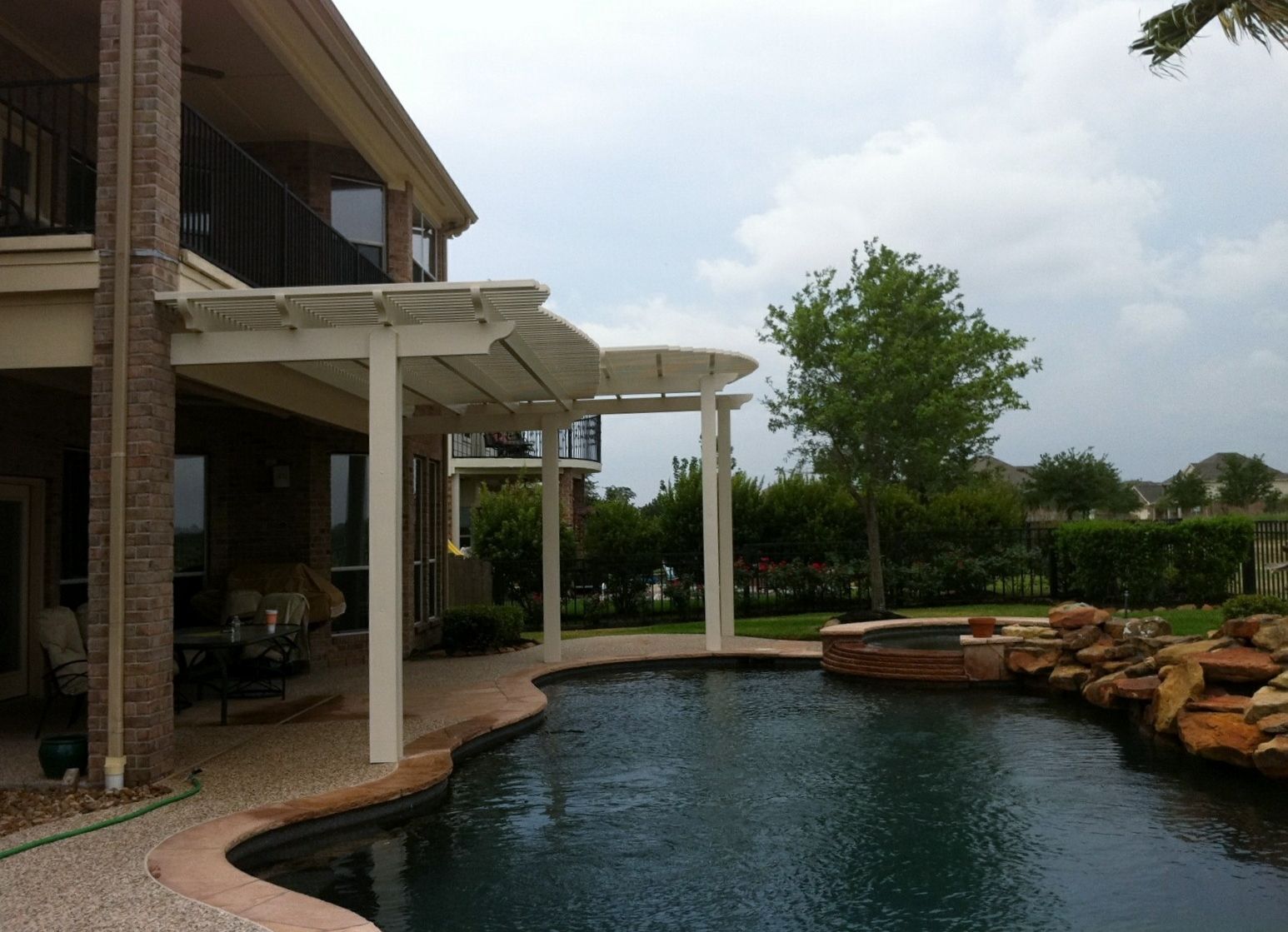 Backyard patio with a stylish aluminum pergola built in Houston, TX
