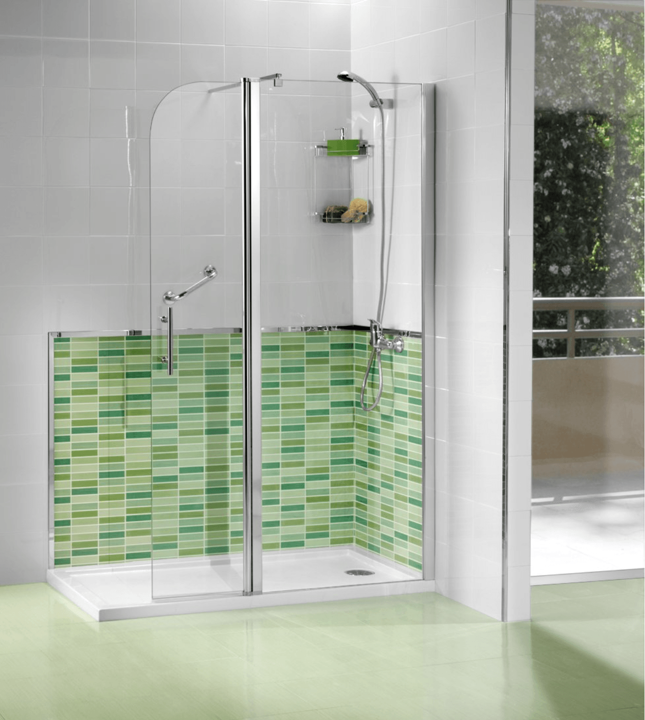 Un baño con azulejos verdes y plato de ducha.