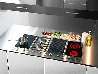 Una cocina con estufa de gas y horno.