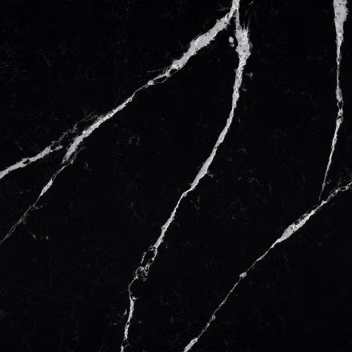 Un primer plano de una textura de mármol negro con vetas blancas.
