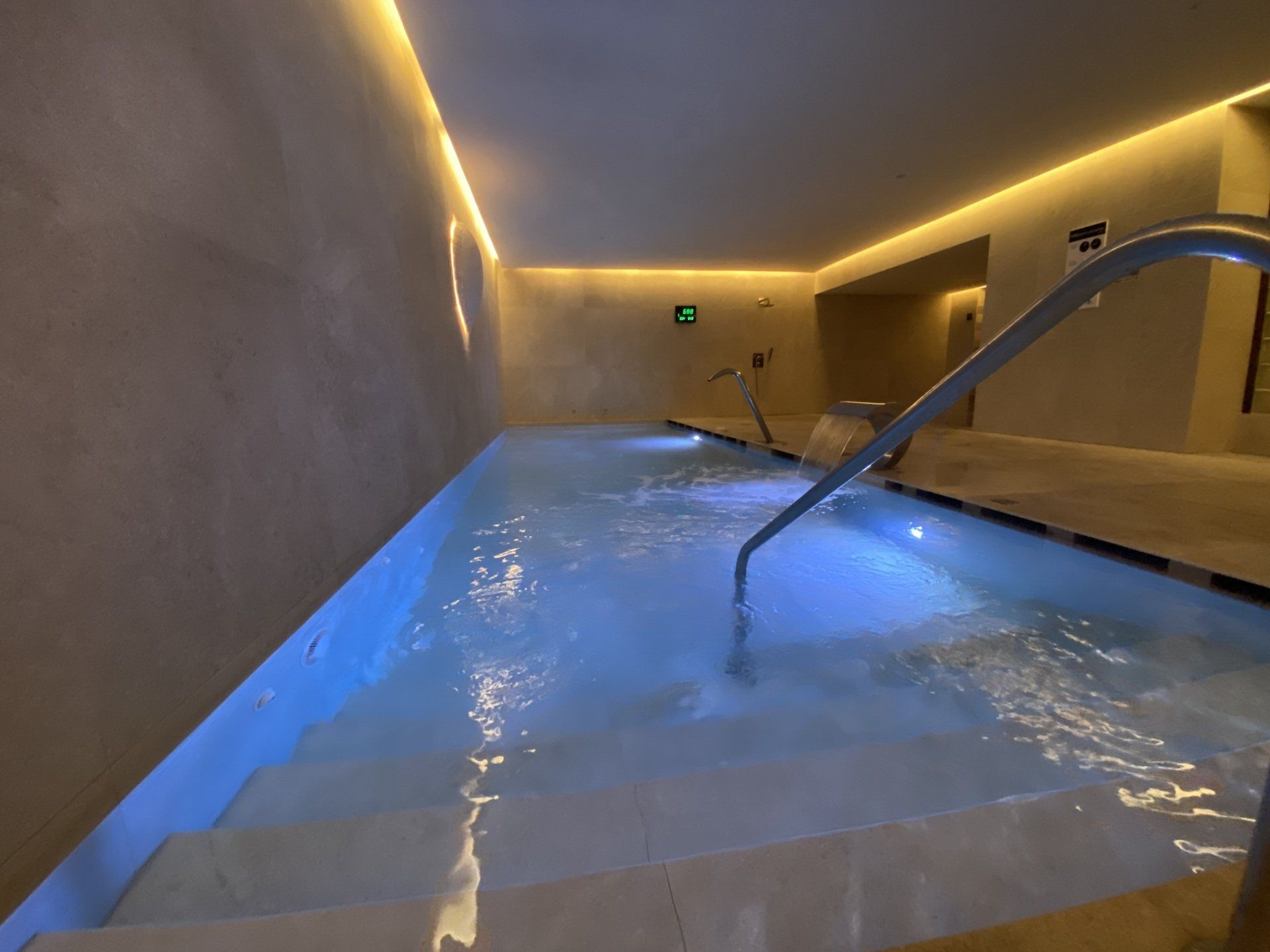 piscinas y grandes baños