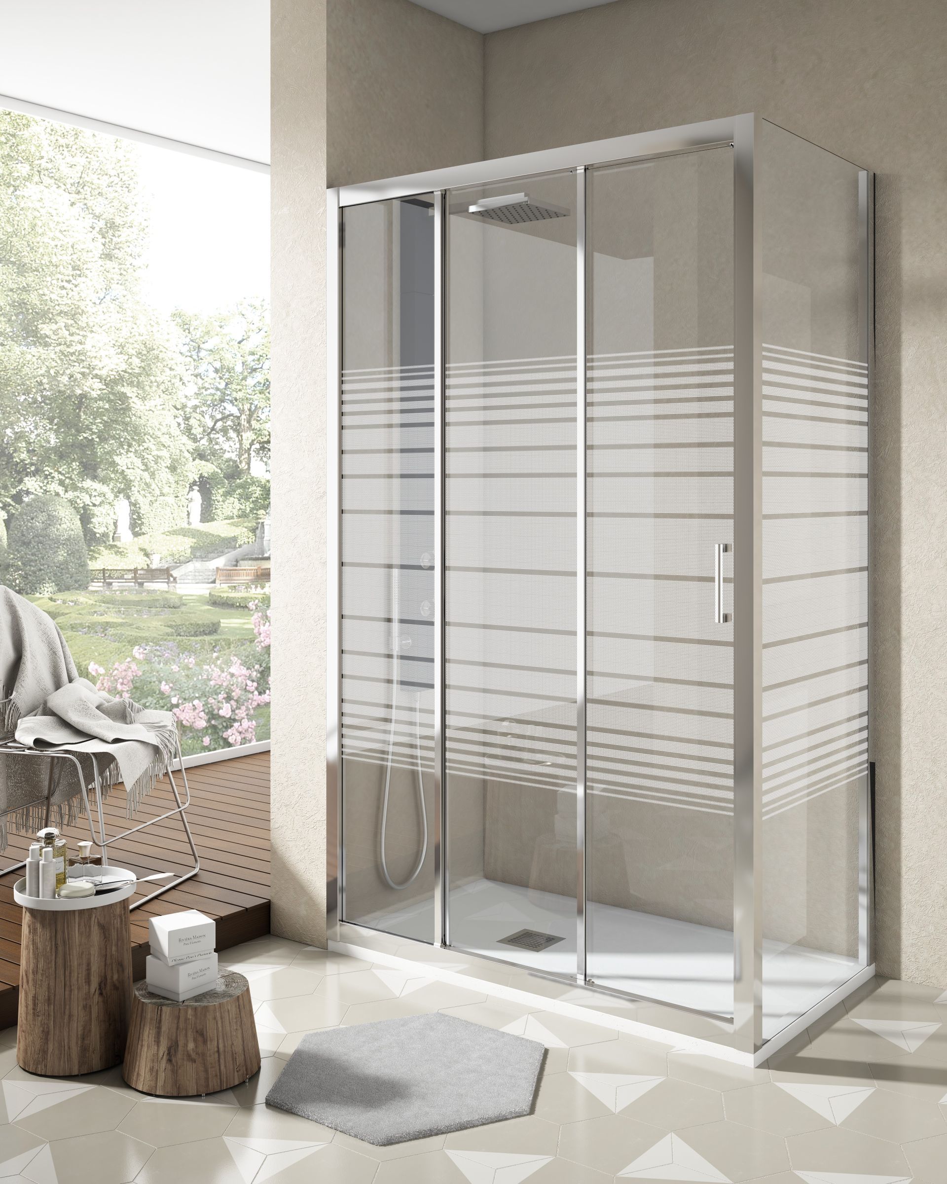Un baño con mampara de ducha corredera de cristal