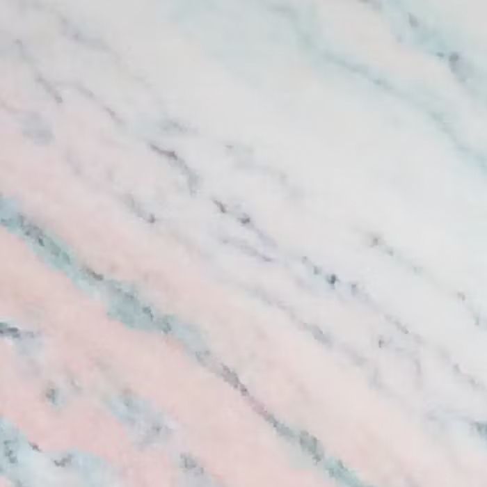 Un primer plano de una superficie de mármol rosa y blanco.