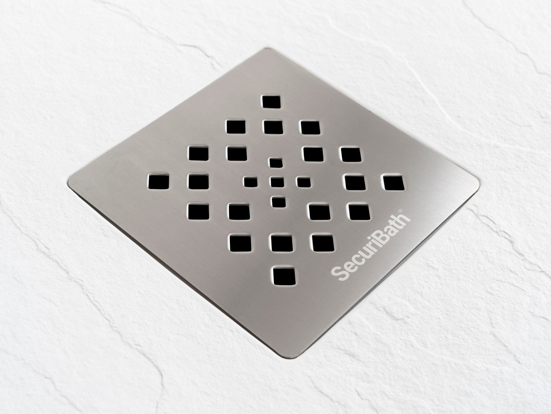 Una tapa de drenaje de acero inoxidable que dice securbath.