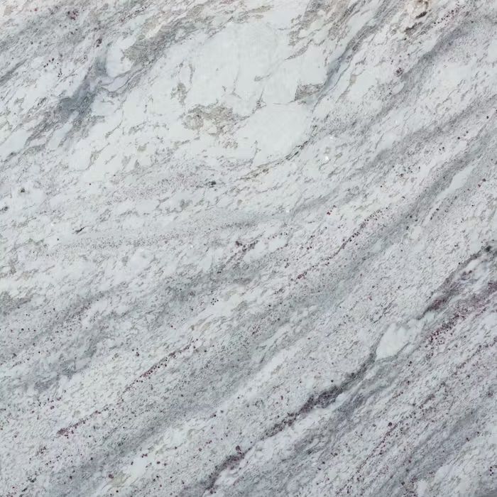Un primer plano de una encimera de granito blanco.