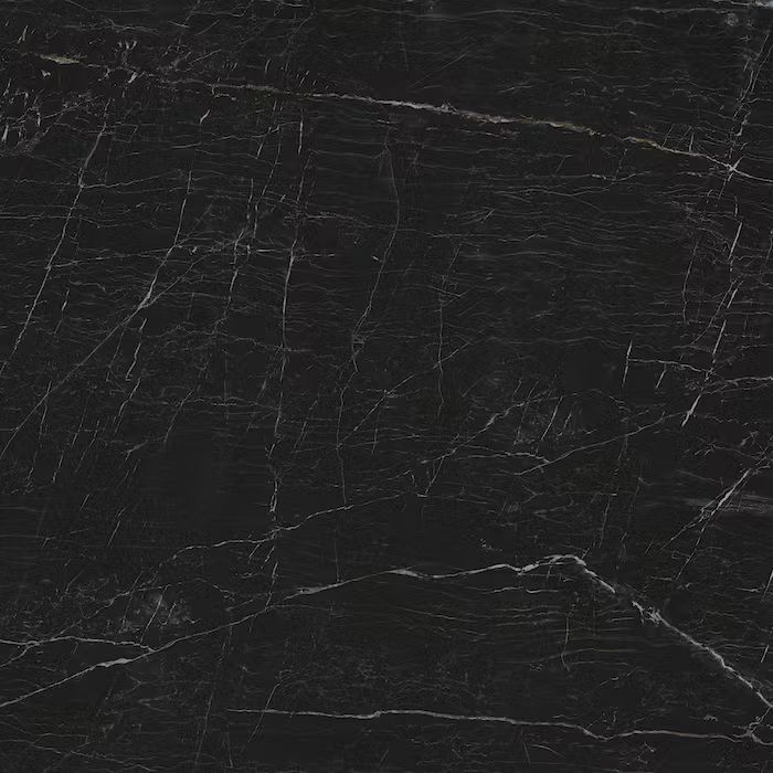 Un primer plano de una encimera de mármol negro.