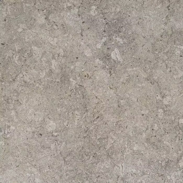 Un primer plano de una encimera de granito gris.
