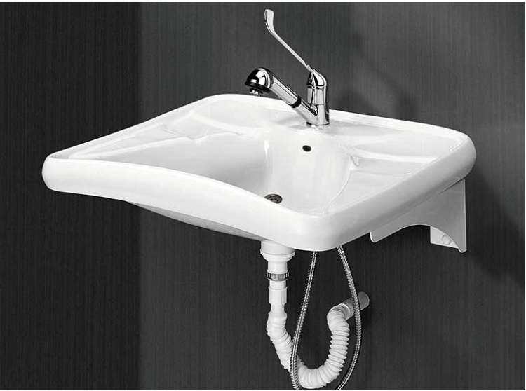 Un fregadero blanco con una manguera conectada.