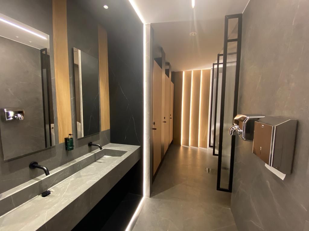 Reforma de baños de empresa