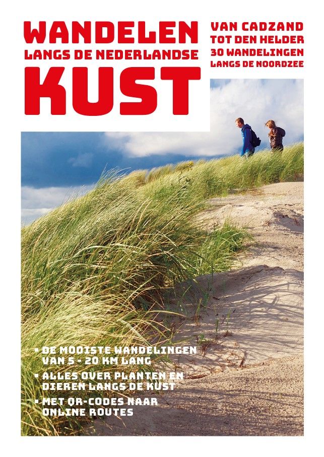 Omslag van een Nederlandse wandelgids met de tekst "Wandelen langs de Nederlandse Kust"