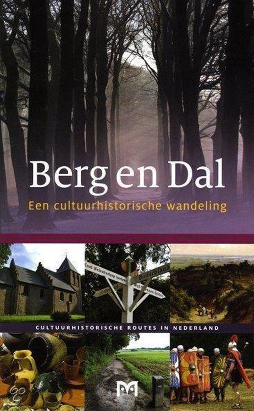 Boekcover: "Berg en Dal", bomen, kerk, pad, artefacten, Romeinse soldaten, wegwijzer, landschap.