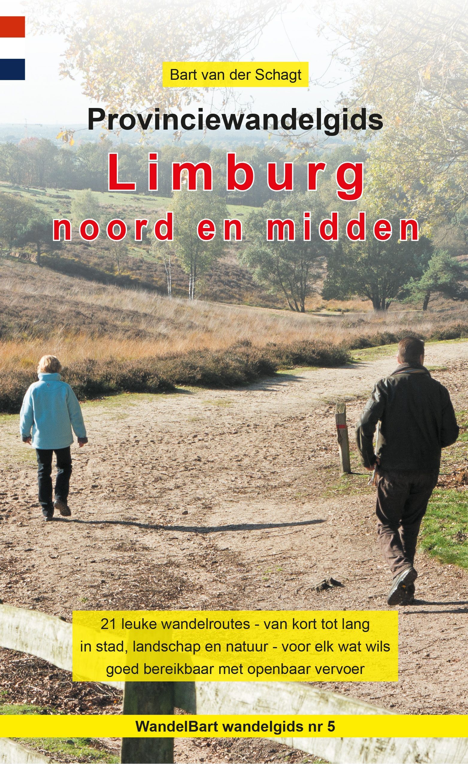 Omslag van een Limburgse wandelgids; twee mensen wandelen over een pad in een natuurlijke omgeving.