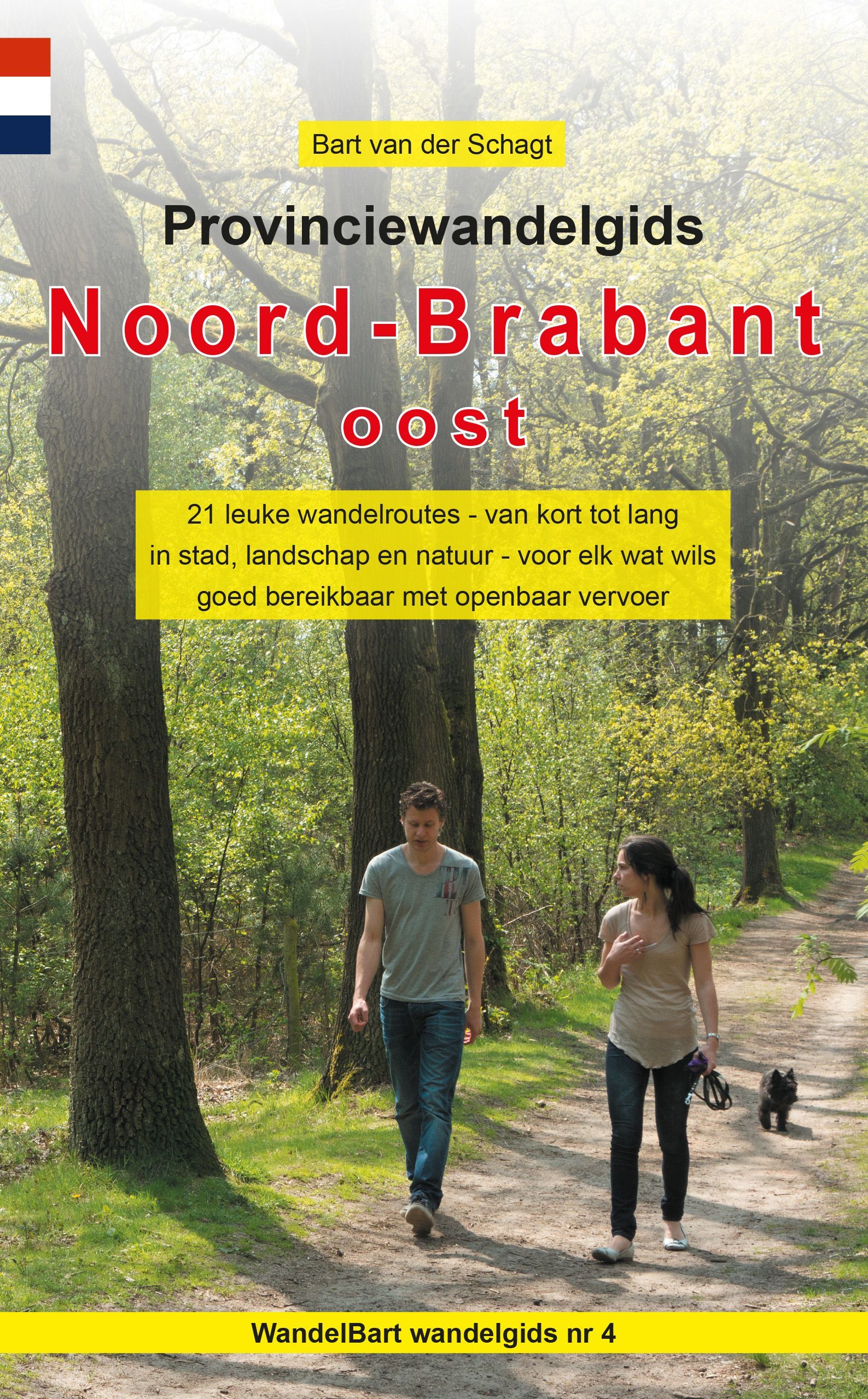Omslag van een wandelgids: een stel wandelt over een pad, titel "Noord-Brabant Oost" in het Nederlands.