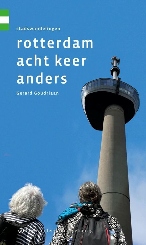 Boekcover: Twee mensen kijken omhoog naar de Euromast in Rotterdam; blauwe lucht. Tekst: