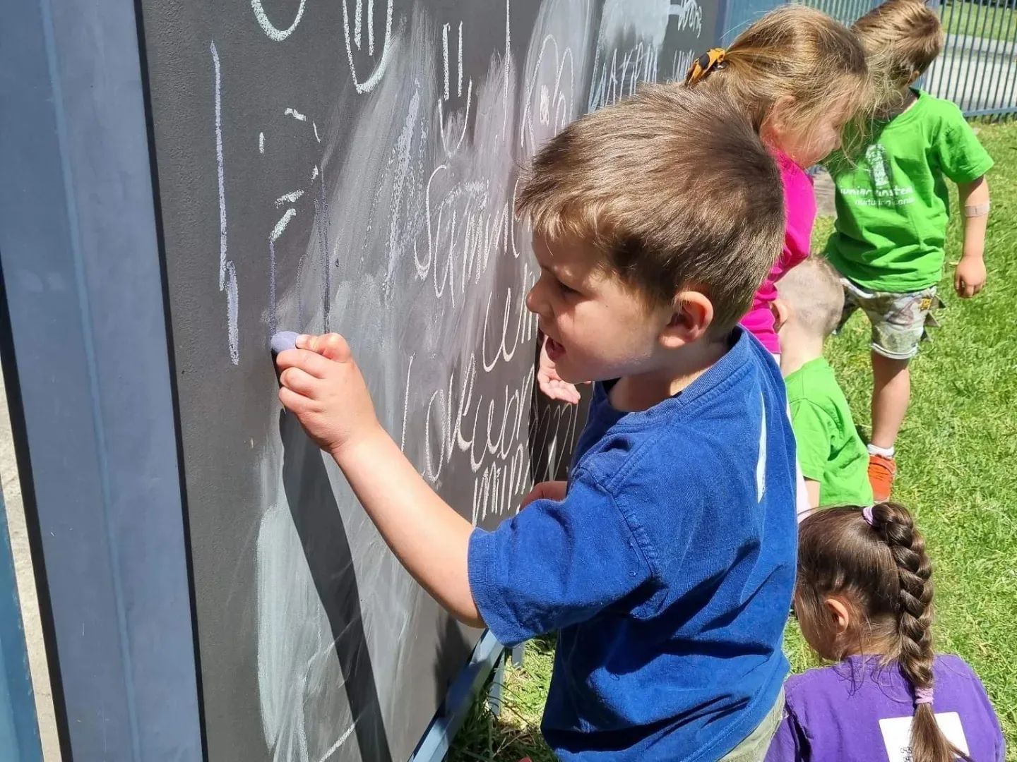 A Group Of Children Writing On A Chalkboard — Shell Heights, NSW — Junior Einsteins A Group Of Children Writing On A Chalkboard — Shell Heights, NSW — Junior Einsteins