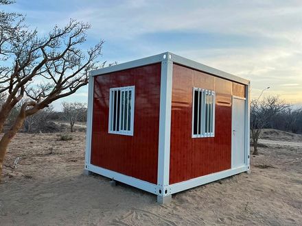 Casa prefabricada con paneles solares