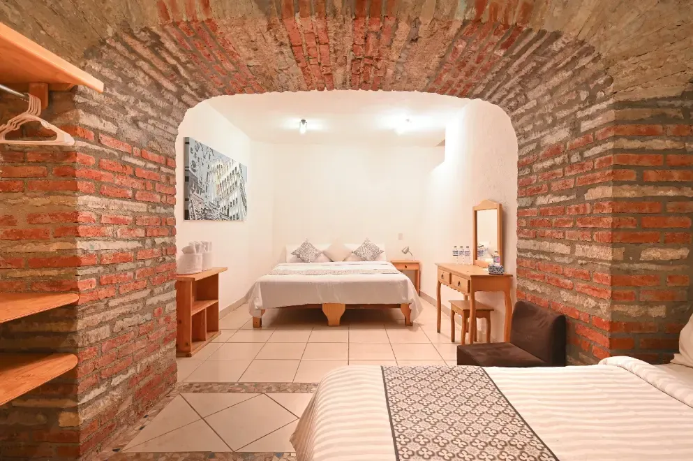 Cuarto cuádruple . Mesón Cuevano.