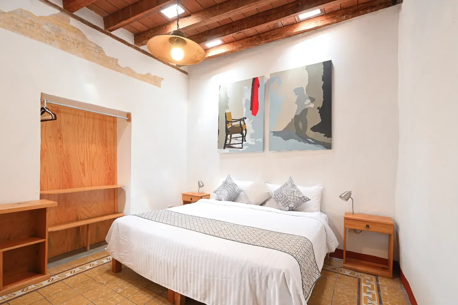 Cuarto King  con balcón. Mesón Cuevano.