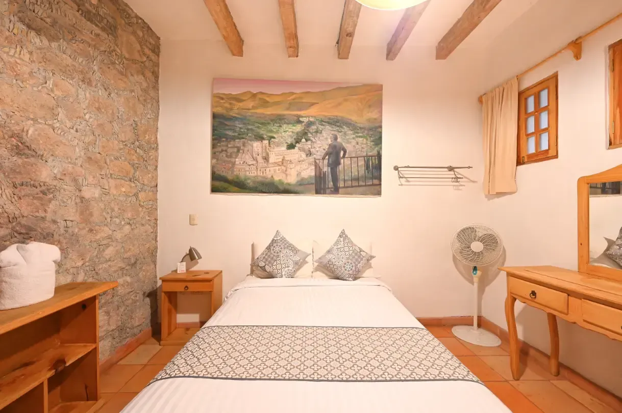 Foto de habitación matrimonial. Mesón Cuevano.