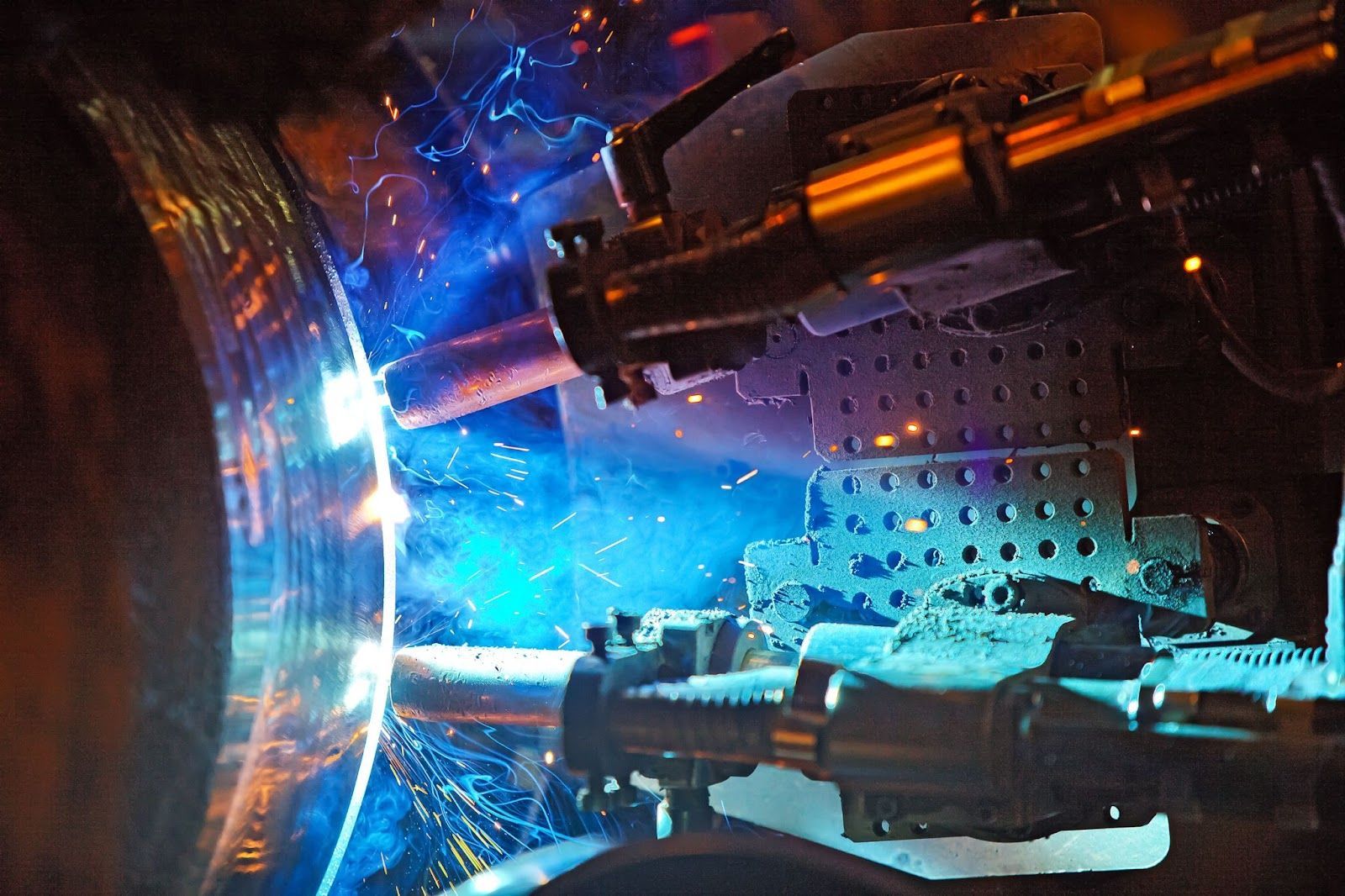 Both Wet And Dry Welding Exist