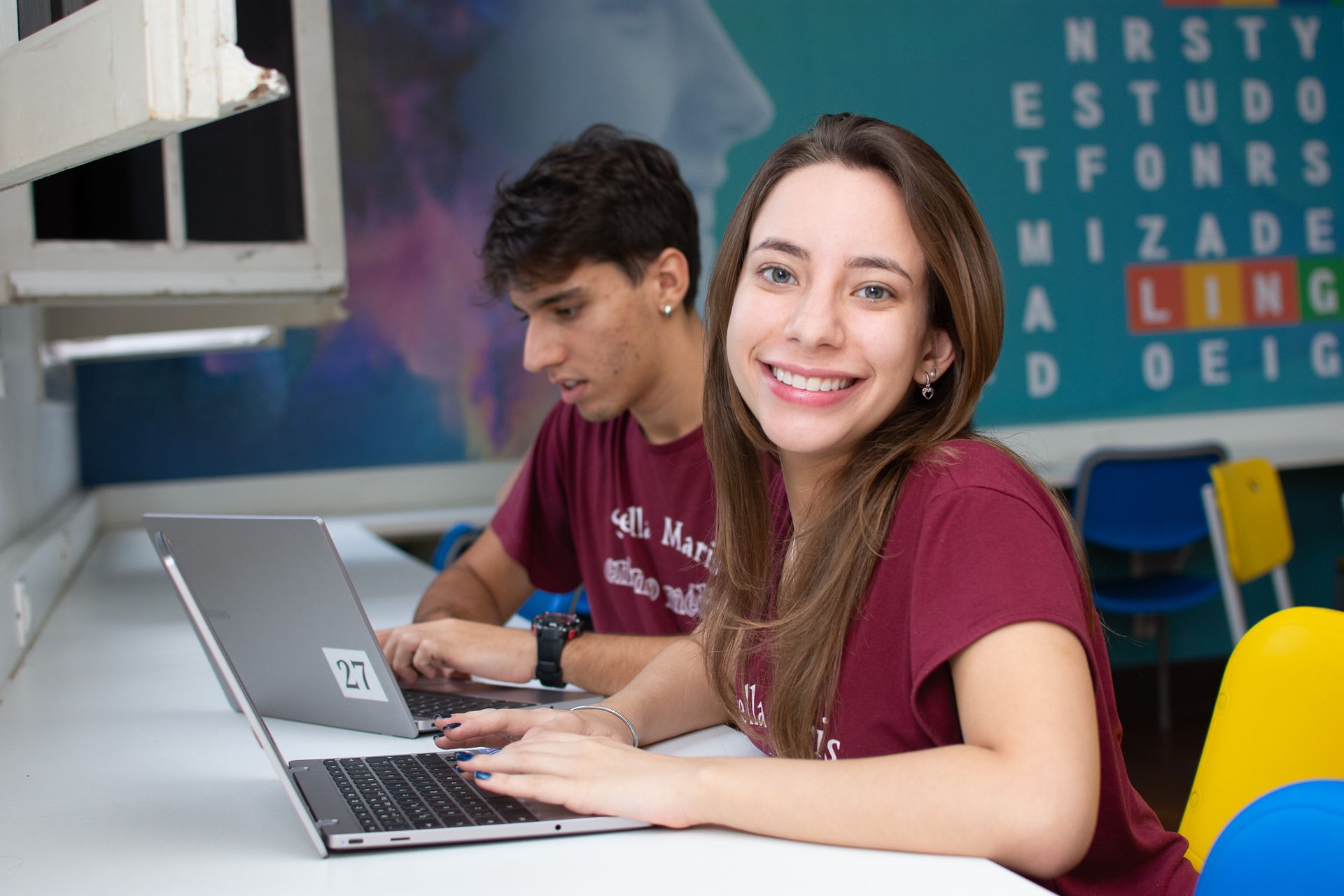 Conheça os cursos do Colégio Stella Maris. Contate-nos para mais informações. Ensino Médio. Sala Interativa.