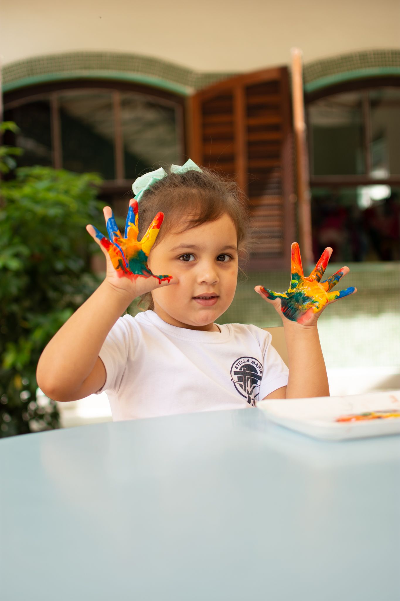 Descubra o ensino lúdico e inovador Colégio Stella Maris. Cores, pintura.