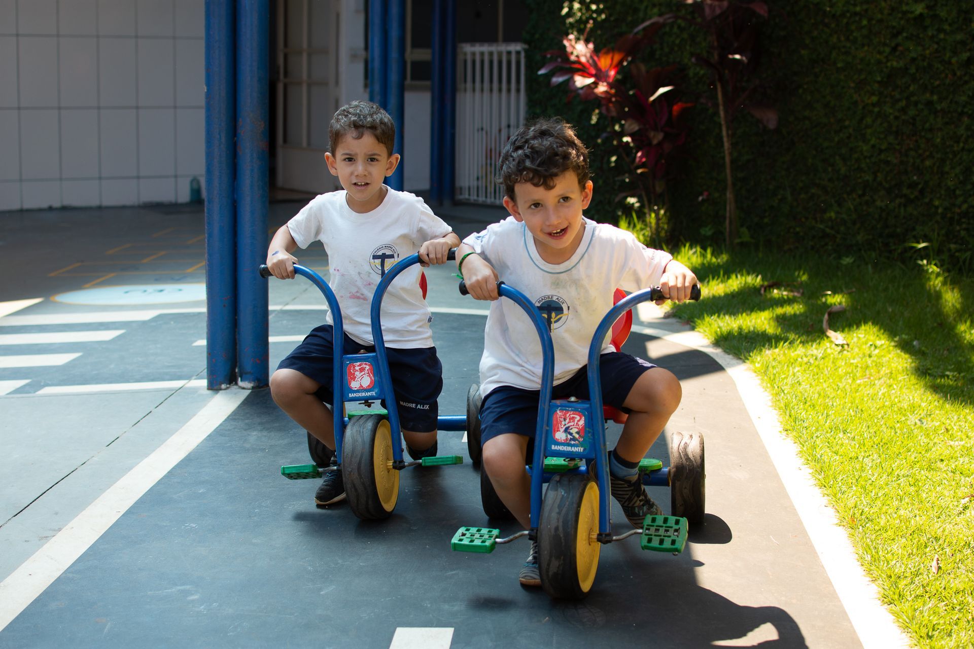 Colégio Madre Alix. São Paulo. Educação integral focada no desenvolvimento pessoal e valores éticos. Educação de excelência.