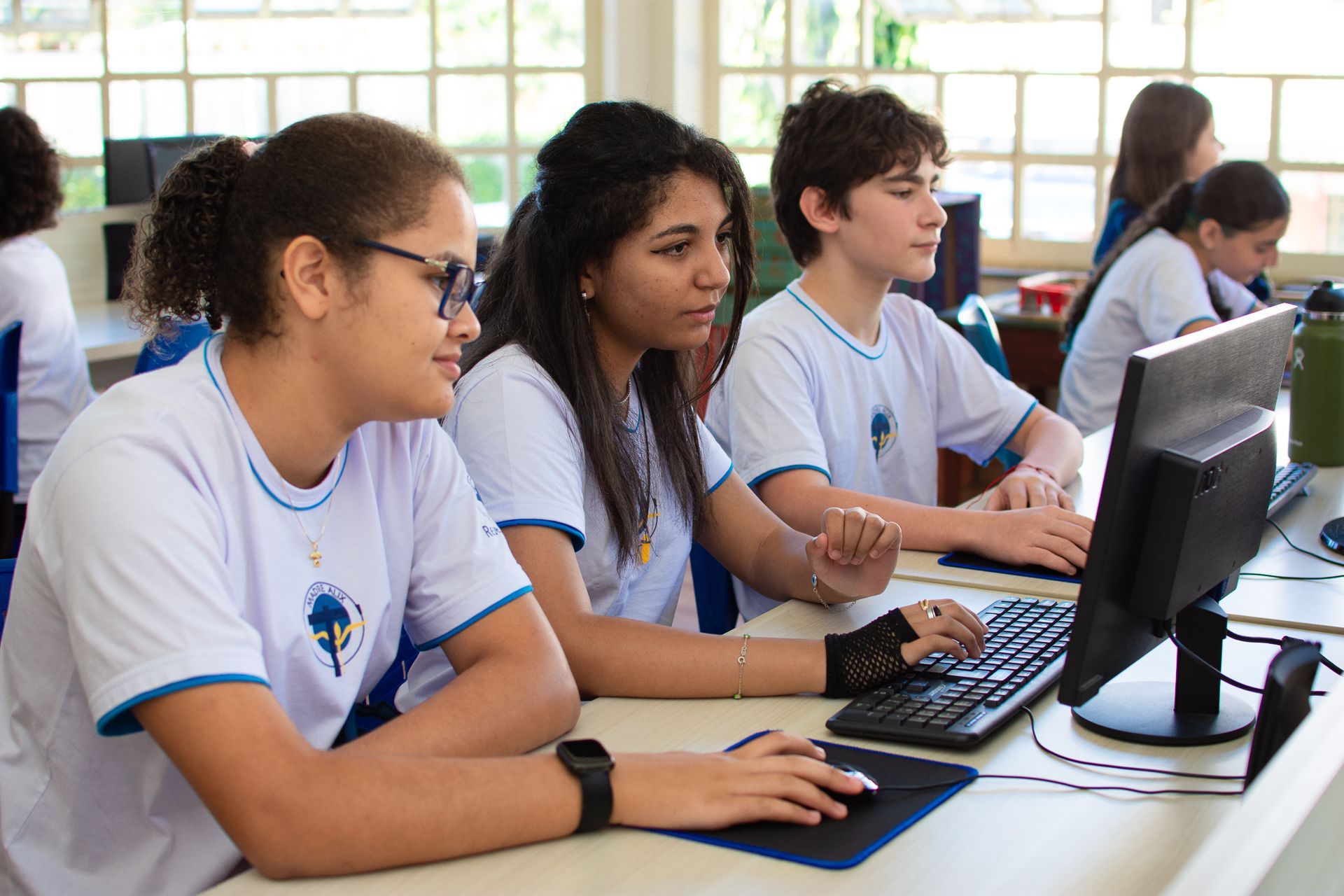 Ensino Médio. Colégio Madre Alix. Preparação para a universidade e para a vida profissional.