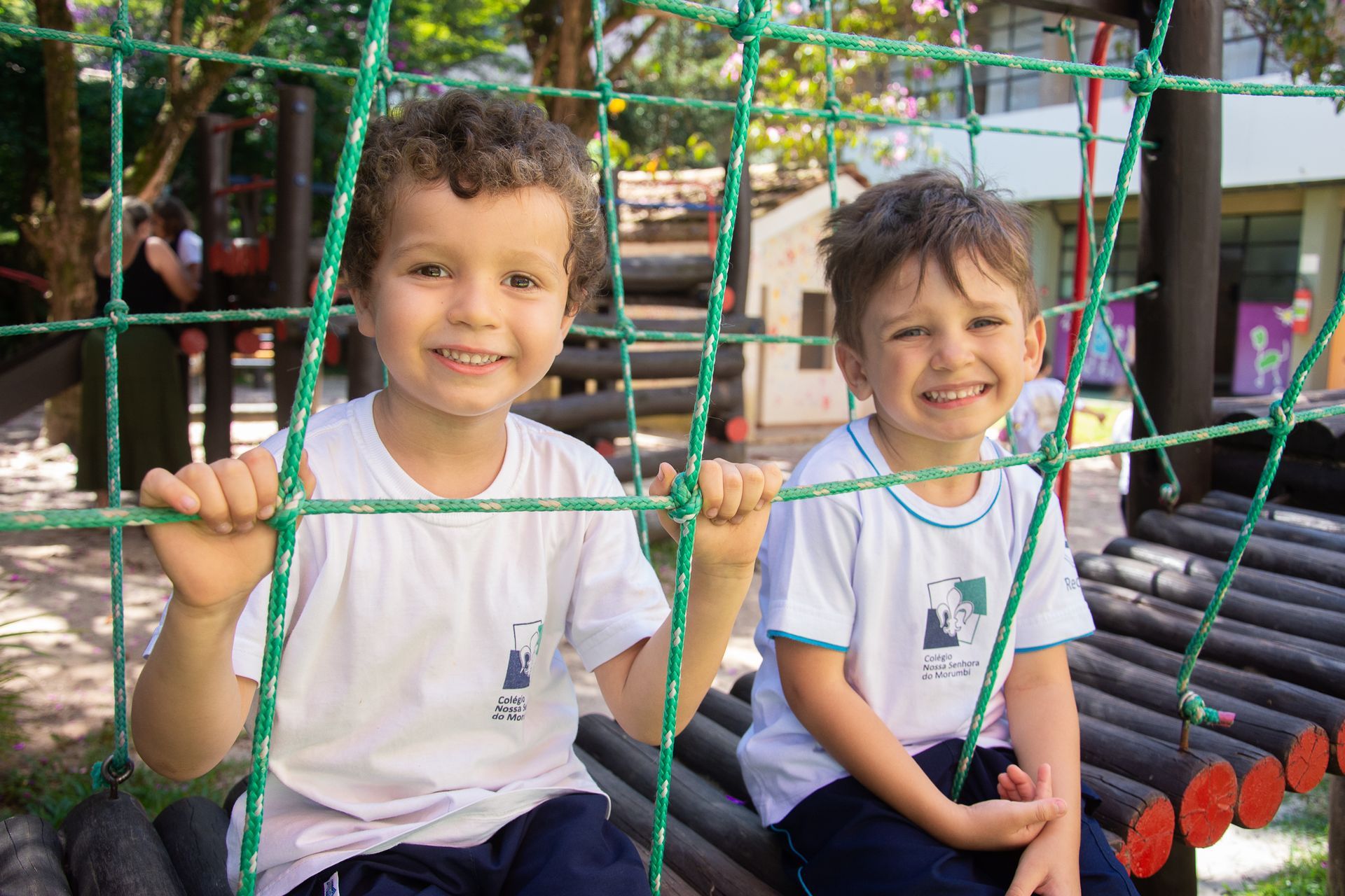 Abordagem educacional e atividades oferecidas pelo Colégio Nossa Senhora. Ambiente de aprendizado lúdico e estimulante. 