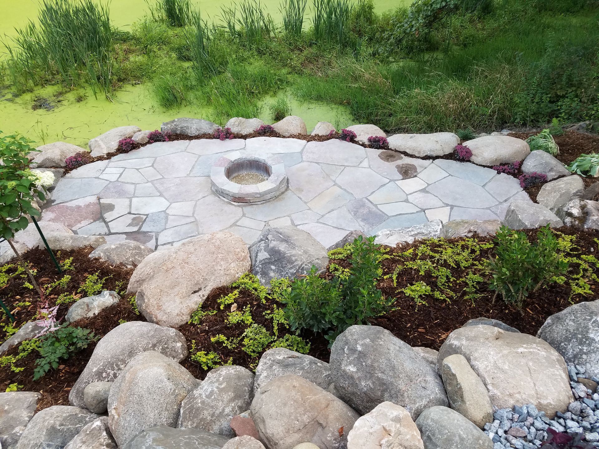 Hardscaping | Patio | Boulder Retaining Wall