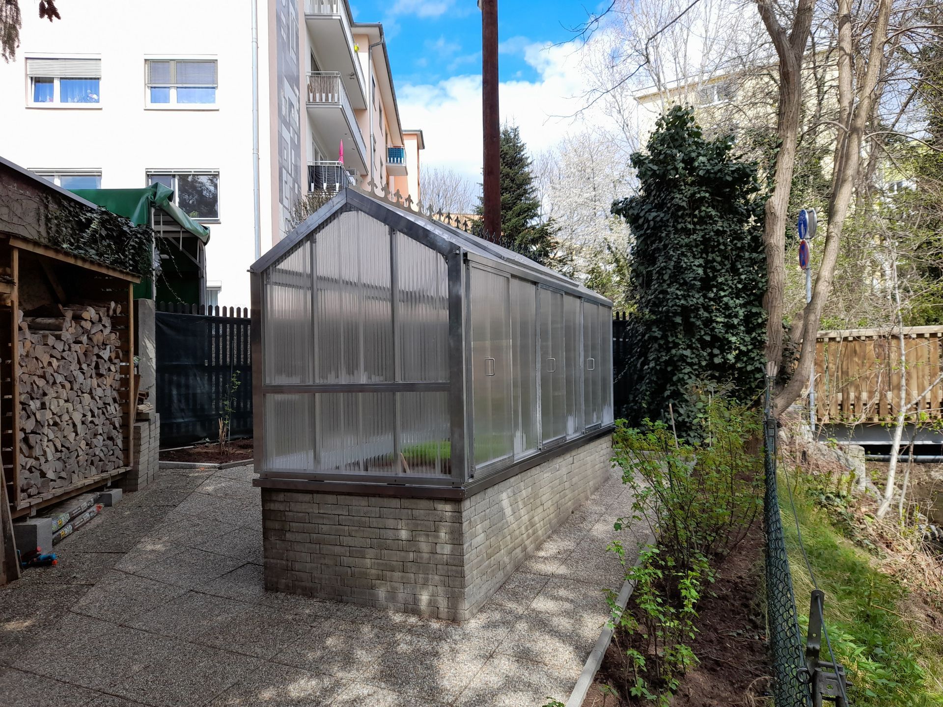 Freistehendes Gewächshaus mit Zierleiste 1,4x3,8m