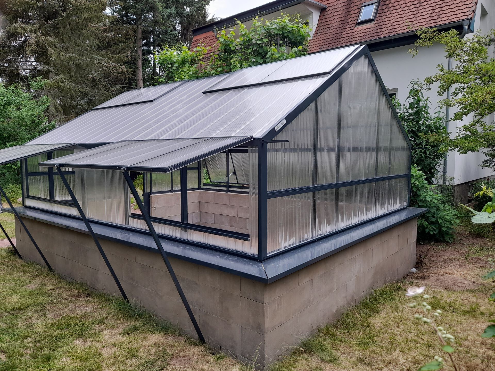 Hochfundament Gewächshaus mit Klappelementen 4x5m anthrazit