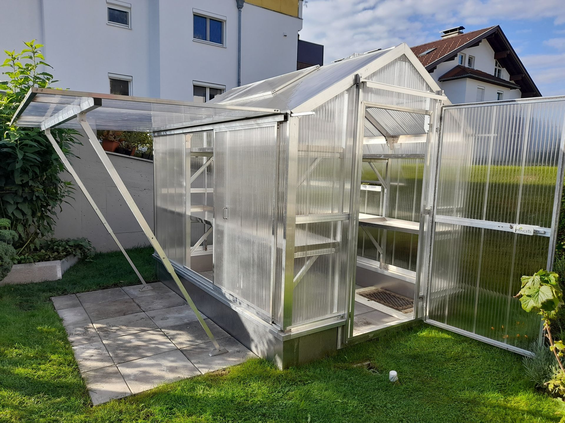 Freistehendes Gewächshaus mit Klappelementen 2,5x3m
